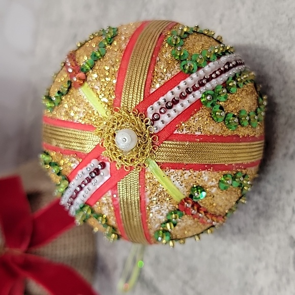 Large Handmade Vintage Beaded Christmas ornament - Picture 5 of 7